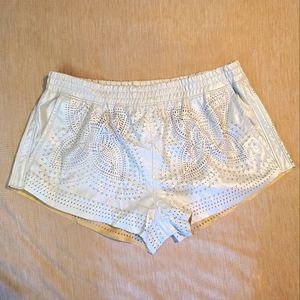Blank NYC White Vegan Leather 2" Inseam Laser Cut Shorts With Pockets Size 27